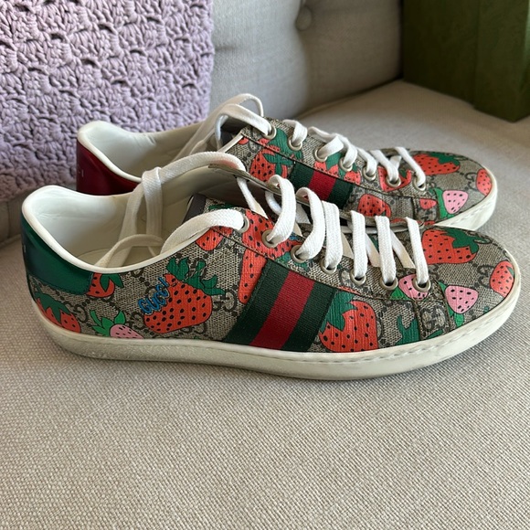 Gucci ACE Strawberry size 7.5/8 - Picture 1 of 2